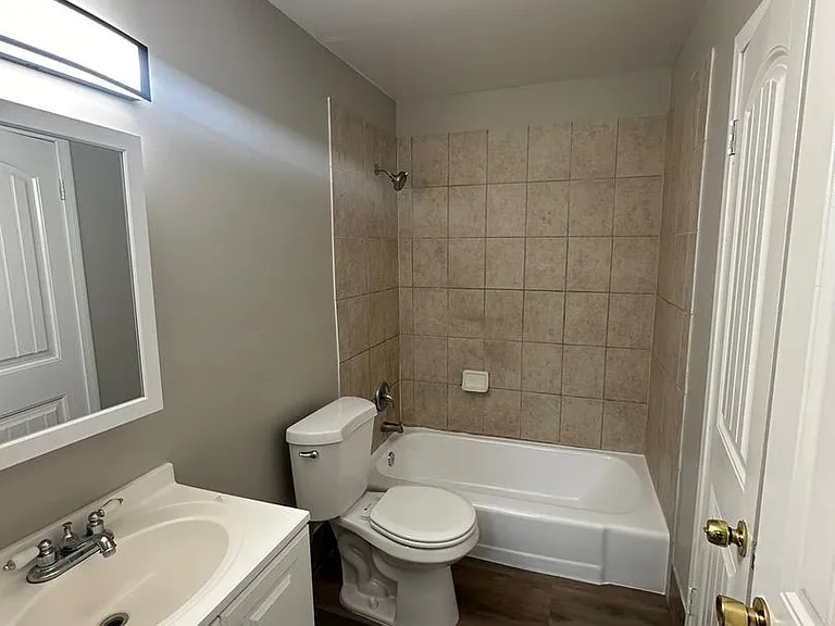 854-856 Orchid Ct. — Photo 9