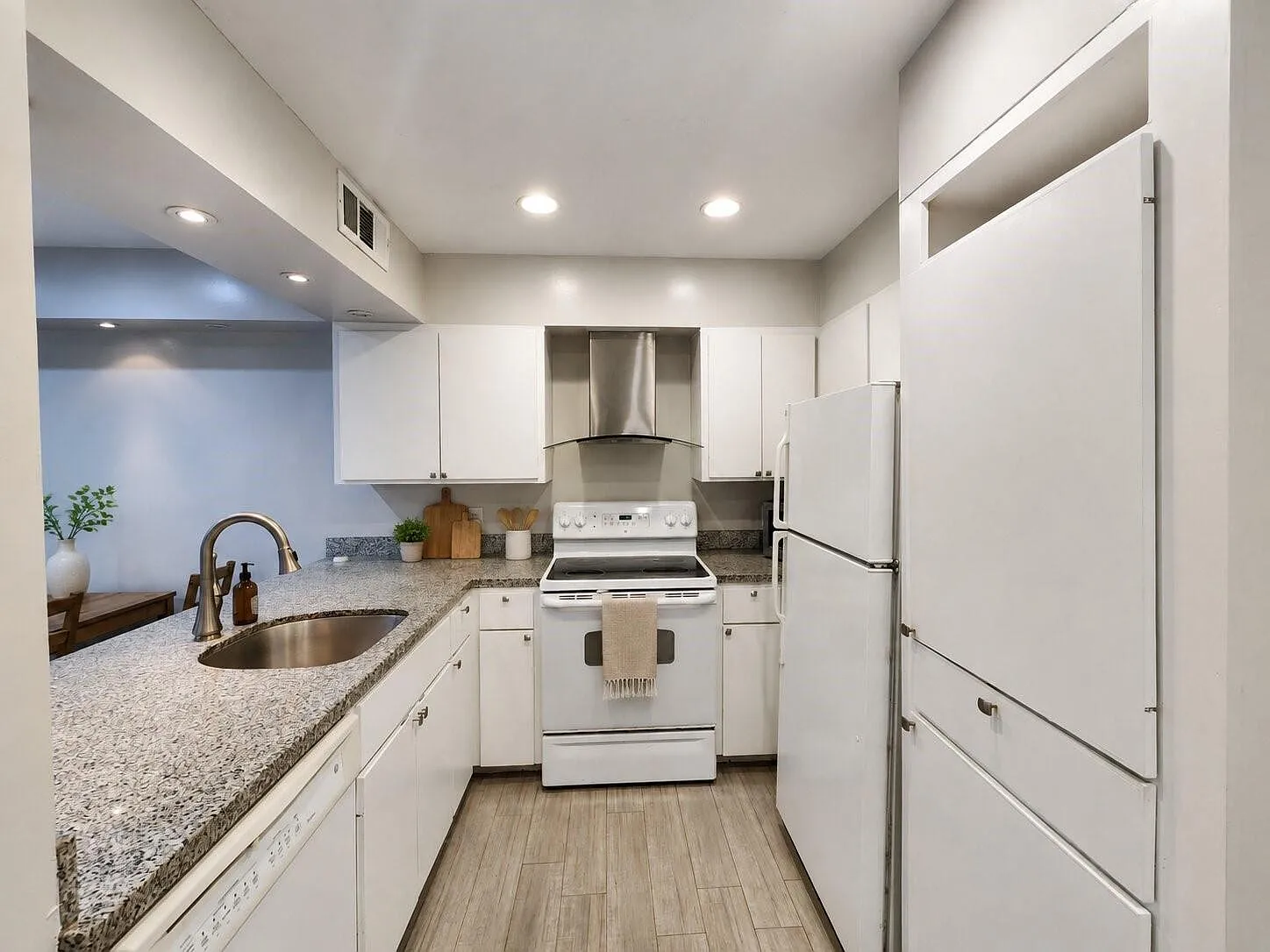 1 bed, 1.0 bath, 820 sqft, $1,200 — Photo 4