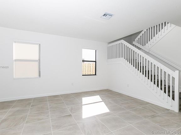 2nd image of 20828 NE 2nd Ave #28