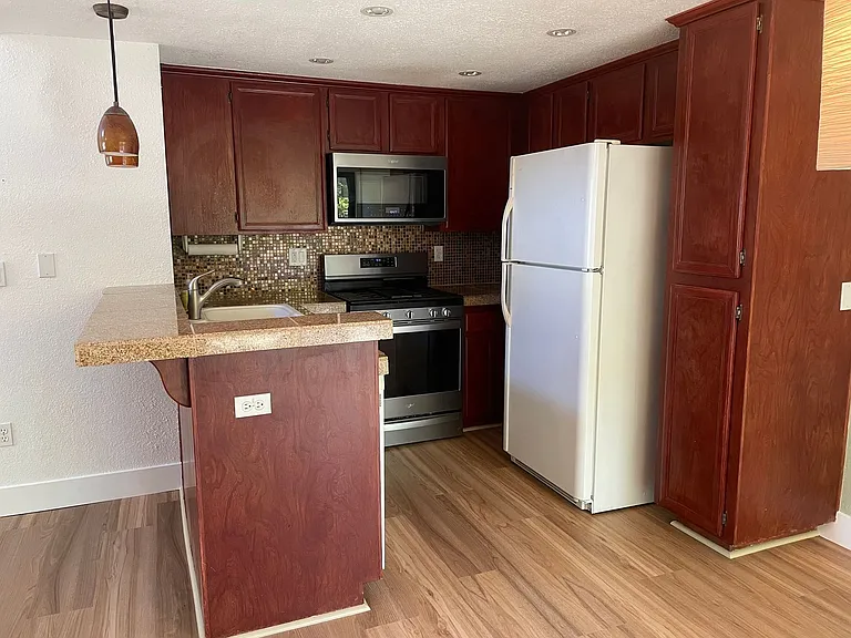 325 N Melrose Dr #H — Photo 5