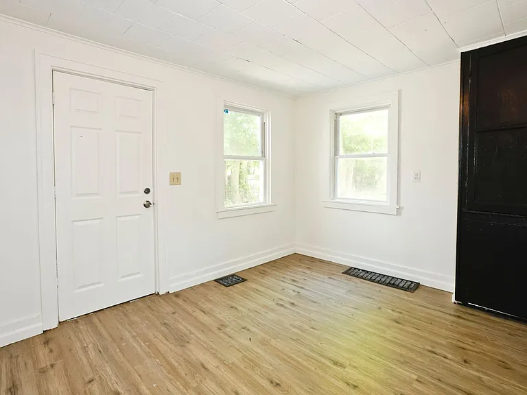 257 Alphonse St — Photo 5