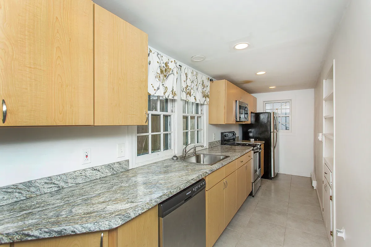 Building Photo - 590 N Broadway #1