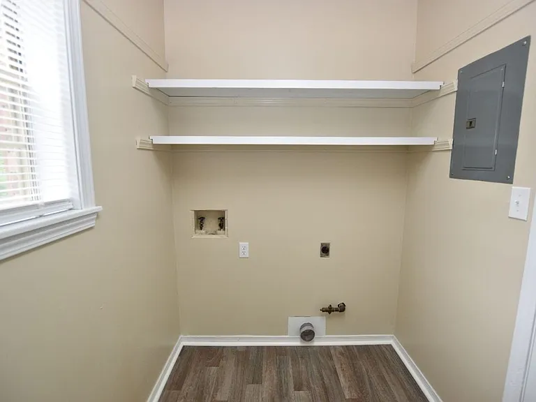 124 Carpenter Ct — Photo 3