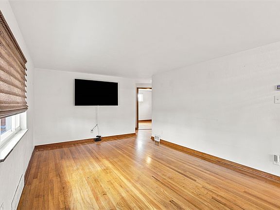 3rd image of 1552 Orchardview Dr