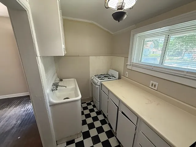 233 N Martin Luther King Jr Blvd #1 — Photo 12