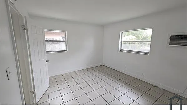 850 SW 9th Ct — Photo 7