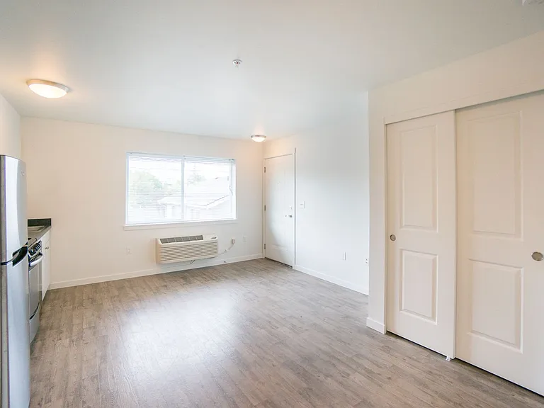 5624 SE 22nd Ave — Photo 3