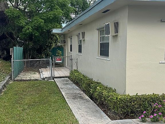 5th image of 10965 SW 6th St
