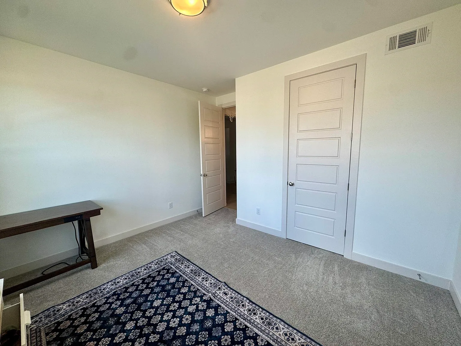 5 bed, 4.5 bath, 3439 sqft, $3,200 — Photo 2