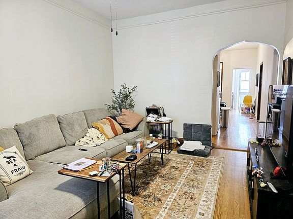 2nd image of 3324 N Clifton Ave APT 1F