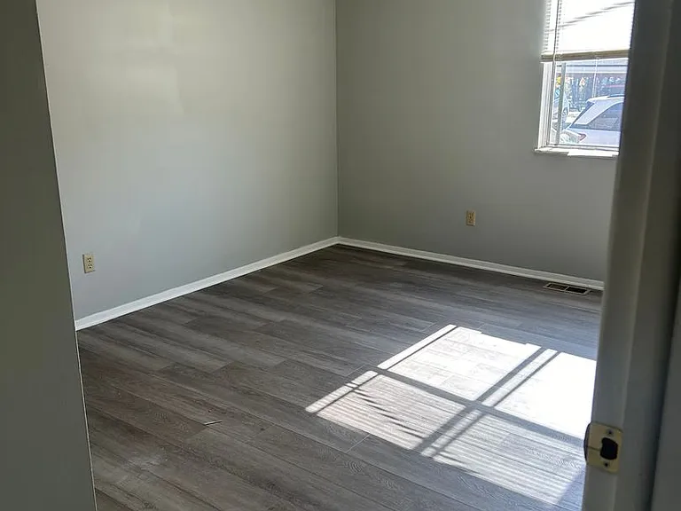 365 W Cook Rd — Photo 4