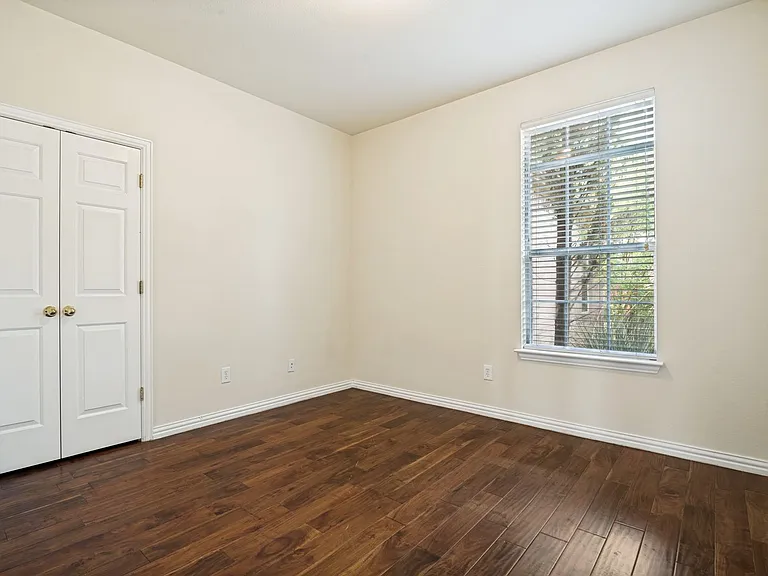 1000 Leoti Ln — Photo 7