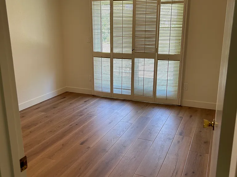 930 Lee Ln — Photo 12