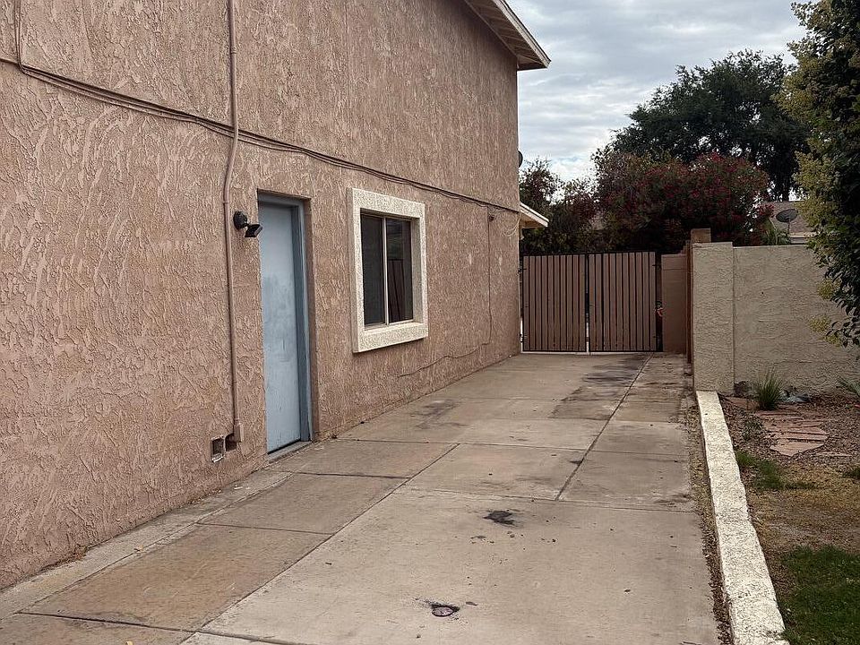 2nd image of 2419 W CROCUS Drive