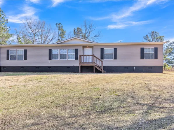 173 Collis Dr, Tuskegee, AL 36083