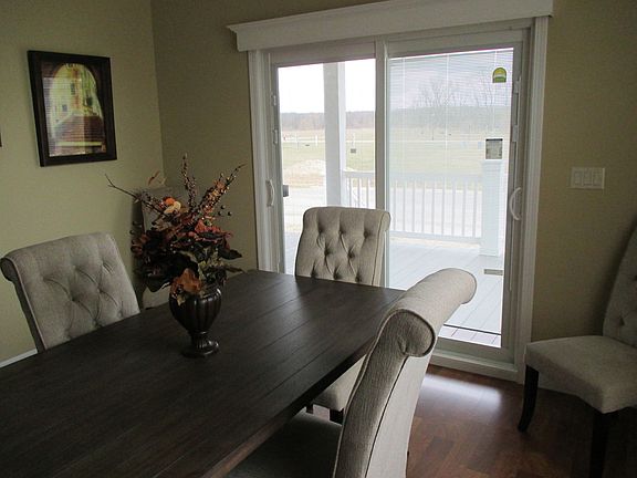3rd image of 5665 Kingsley Dr NE