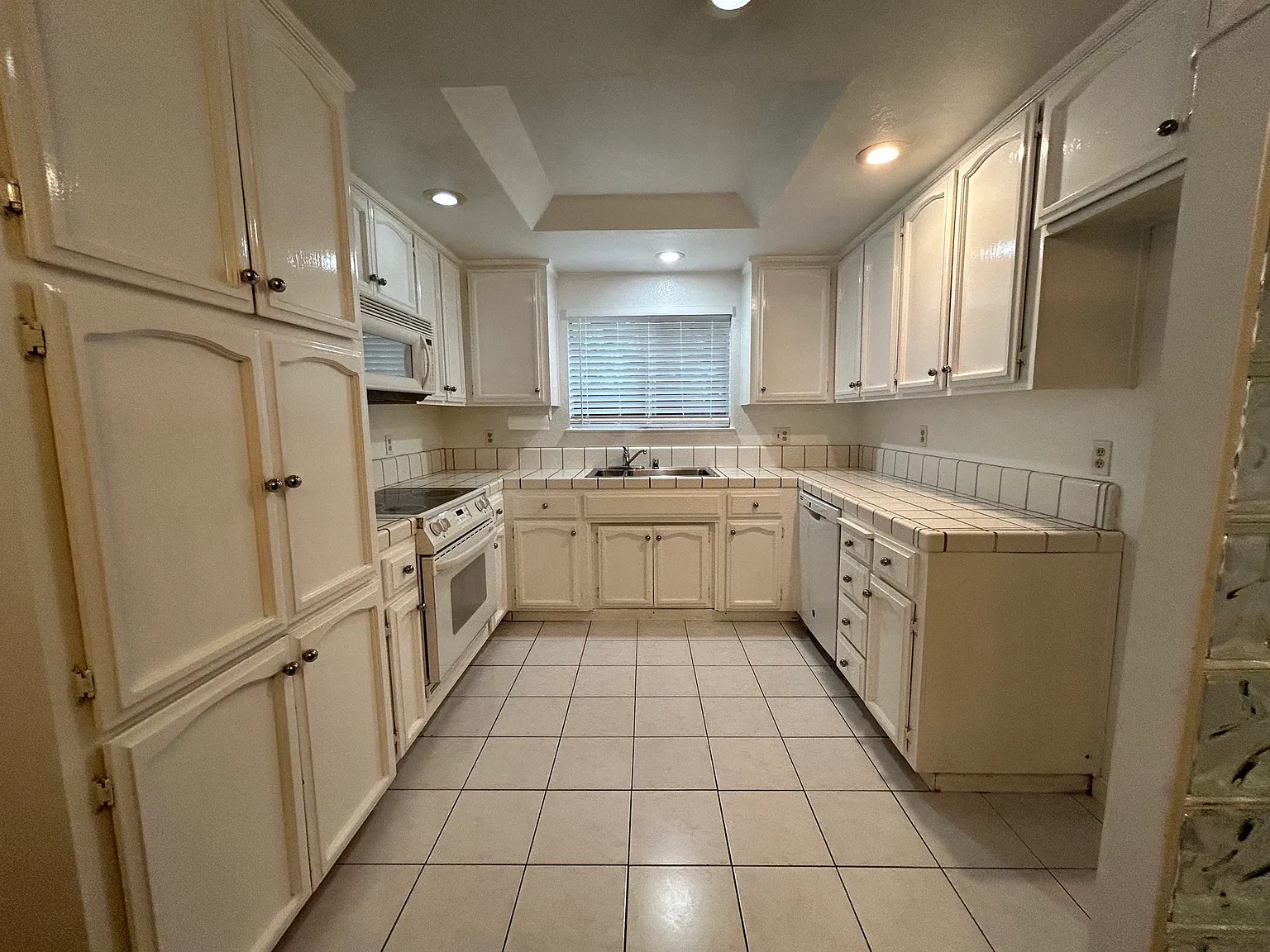 1831 E Chamberlain Dr — Photo 3