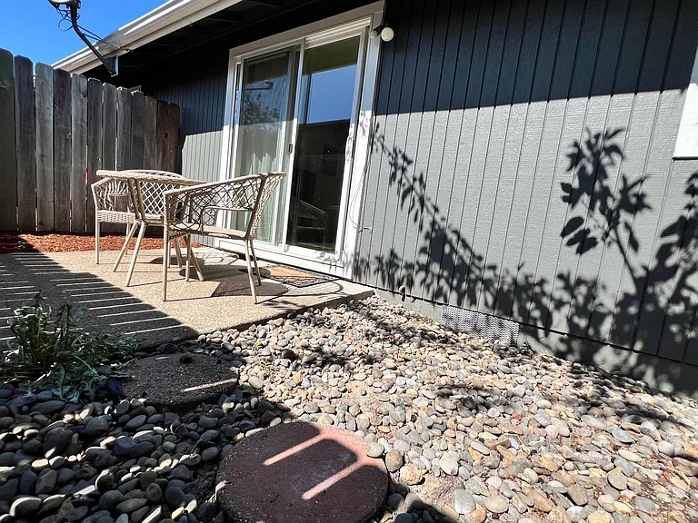 376 Catron St N #1 — Photo 13