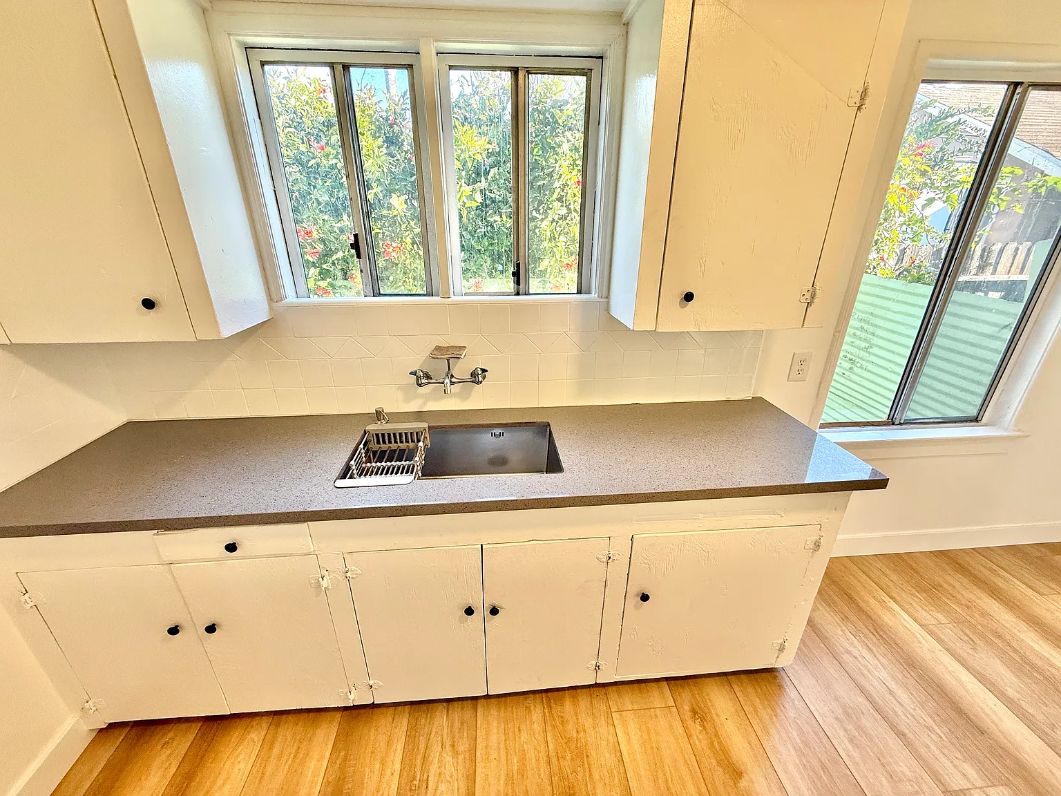 266 W Sepulveda St — Photo 1