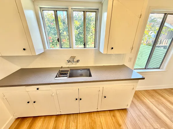 266 W Sepulveda St, San Pedro, CA 90731