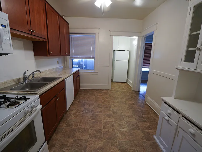 Oxford Street Apartments — Photo 27