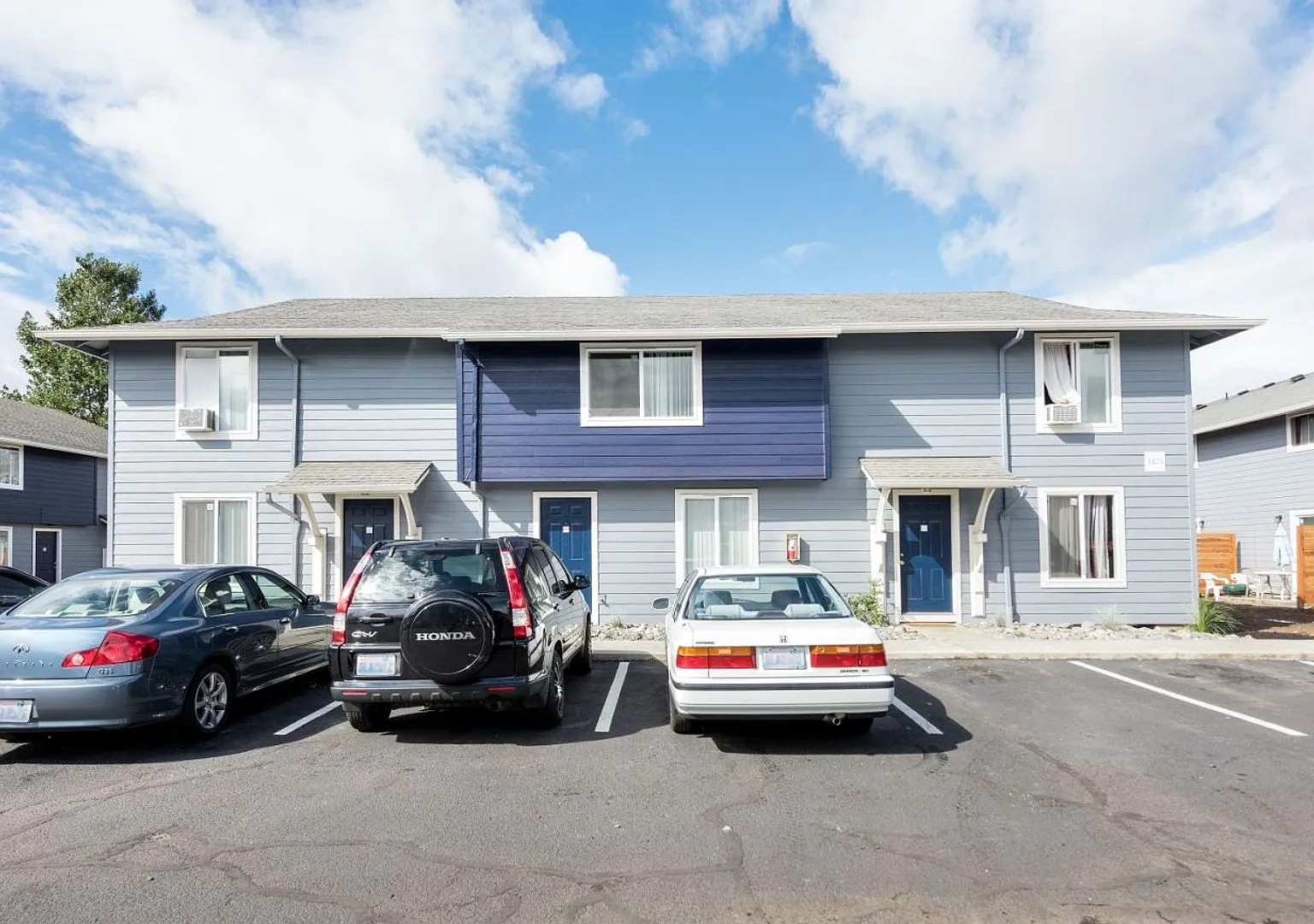Wellington Court Townhomes — Photo 3
