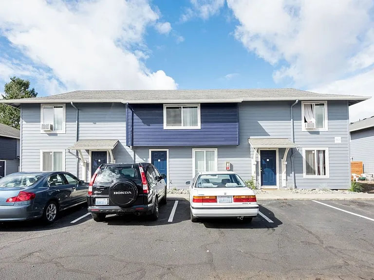 Wellington Court Townhomes — Photo 2