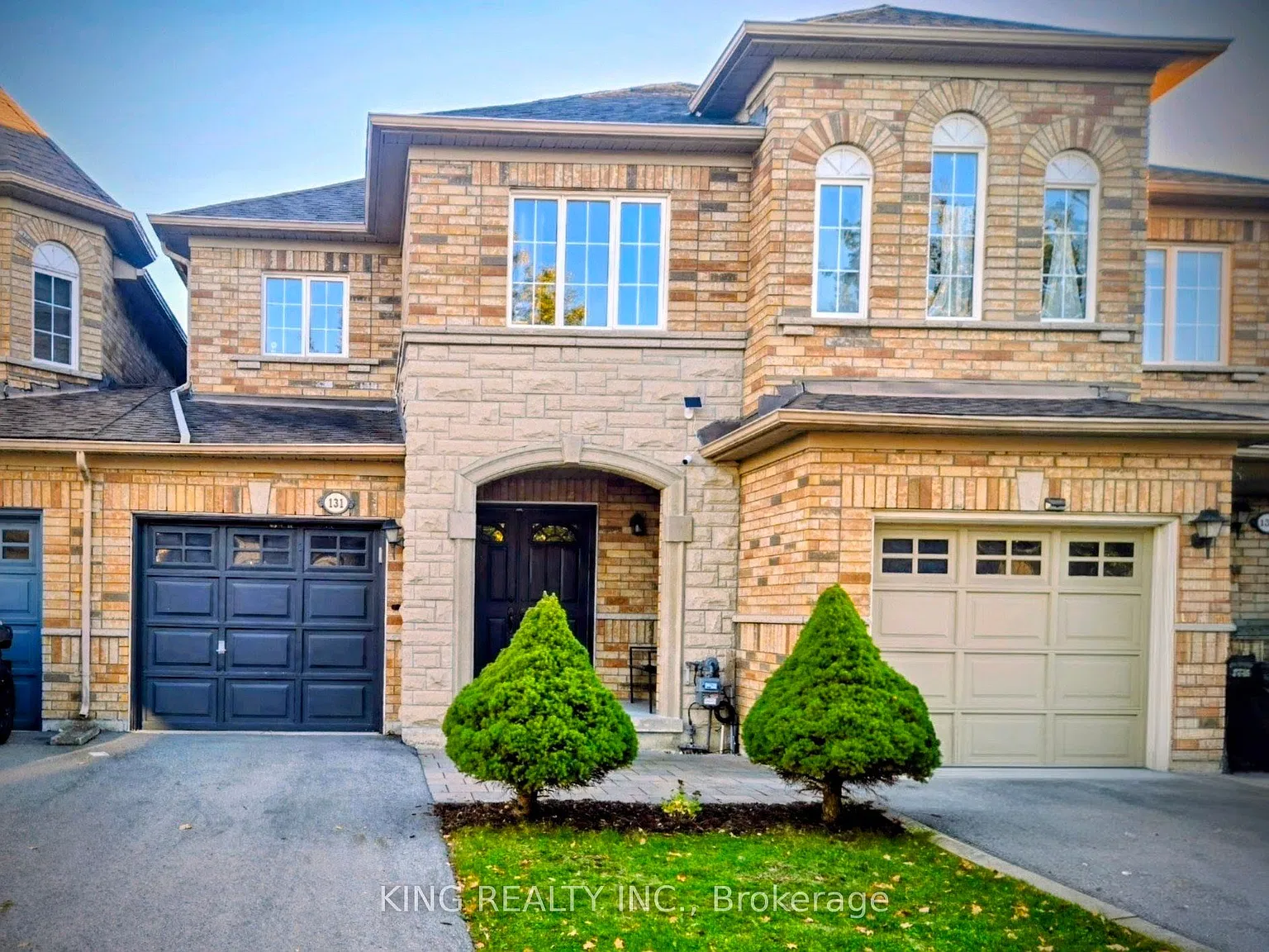 4 bed, $3,900 — Photo 1