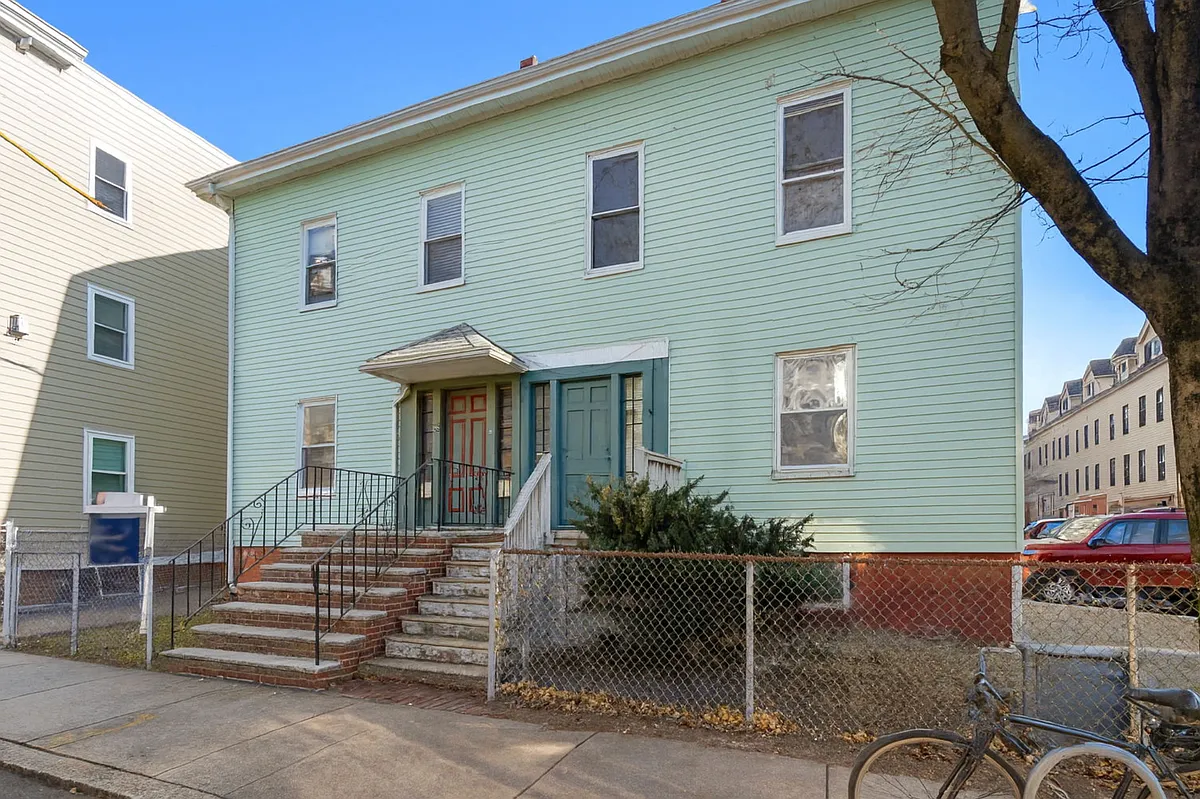 Building Photo - 64 Elm St #2