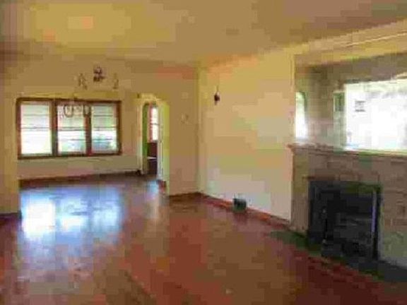 4th image of 2311 Elm Dr