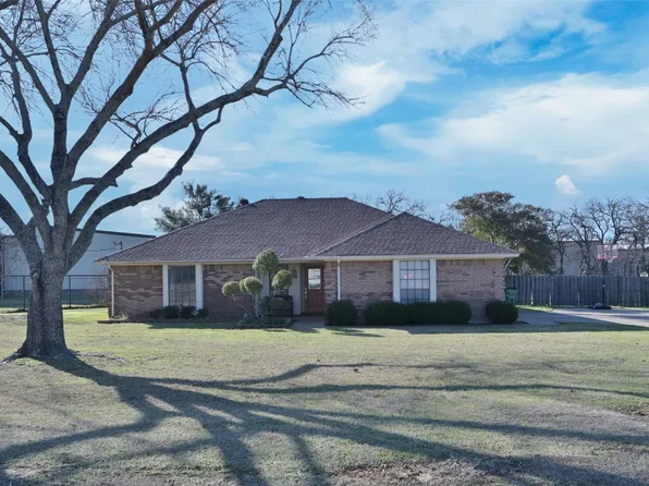 105 Chaparral Dr, Burleson, TX 76028