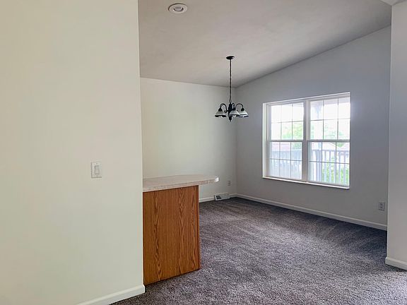 3rd image of 624 E Moody Dr