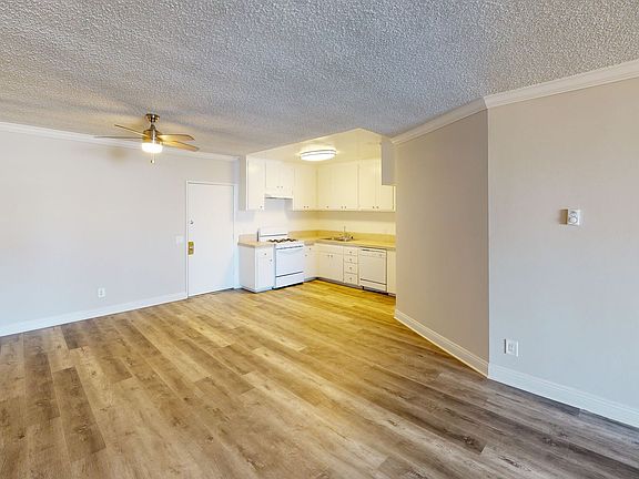 3rd image of 6046 Eleanor Ave #108