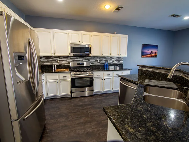 13411 Hawthorn Ave — Photo 2
