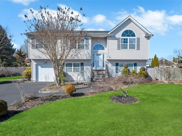 119 Moffitt Boulevard, Islip, NY 11751