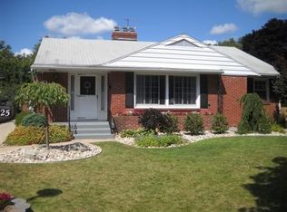 125 Crestwood Dr NW, Grand Rapids, MI 49504