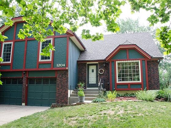 2nd image of 1204 S Lennox Dr