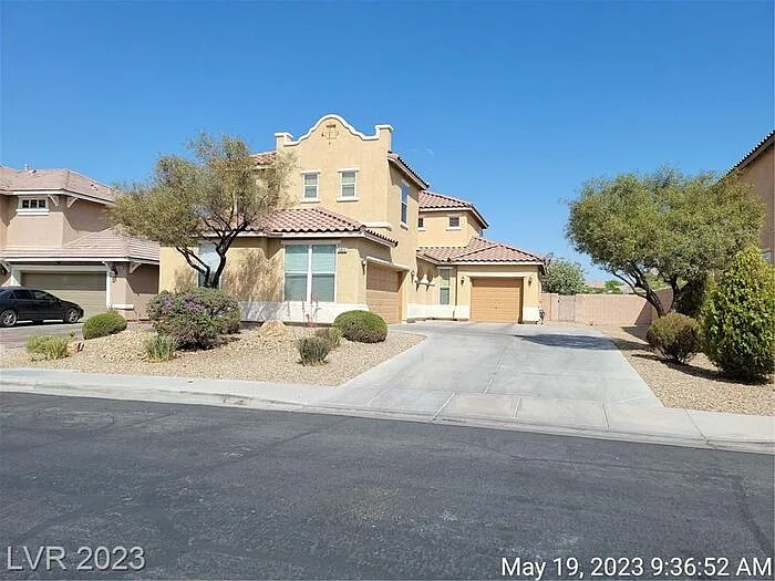 3 bed, 2.5 bath, 2065 sqft, $2,095 — Photo 2