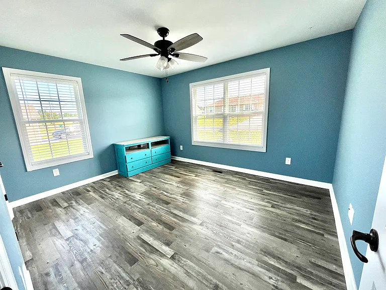 605 Strawberry Dr — Photo 23