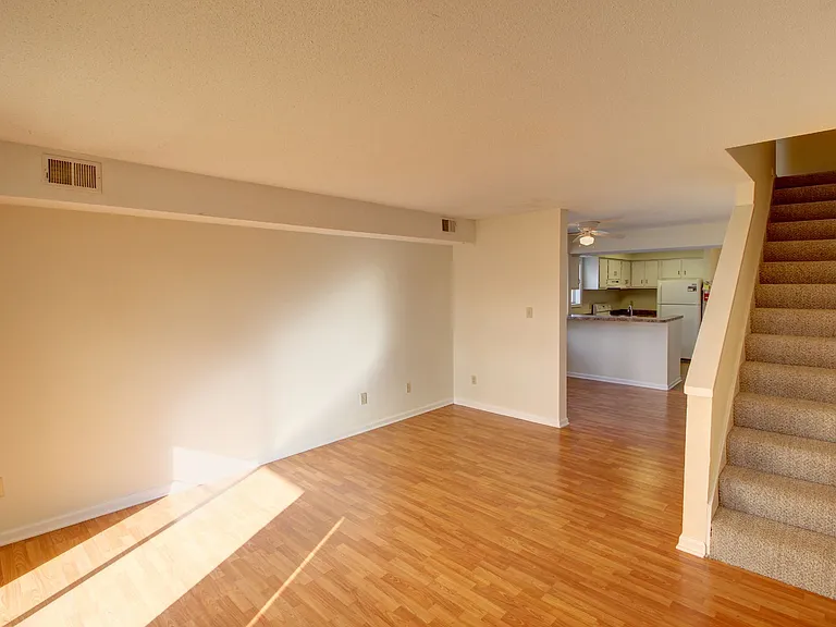 988 Clarizz Blvd S — Photo 9