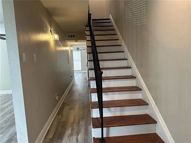 3 bed, 2.5 bath, 1800 sqft, $2,400 — Photo 2