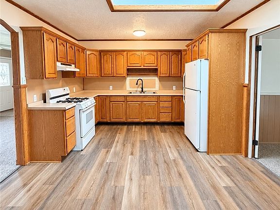 3rd image of 3501 Champlain Ave