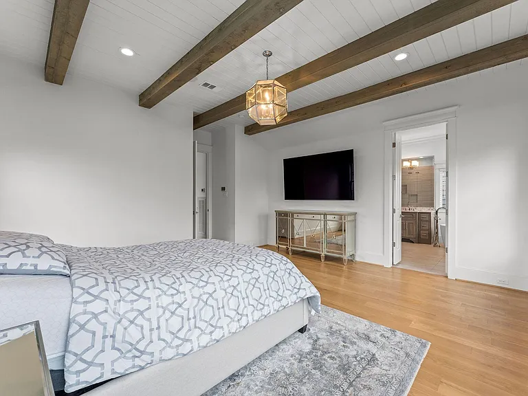 426 Marshall St — Photo 31