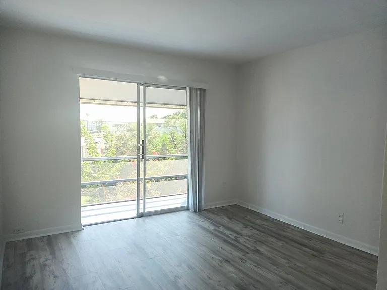 640 SE 2nd Ave #202 — Photo 9
