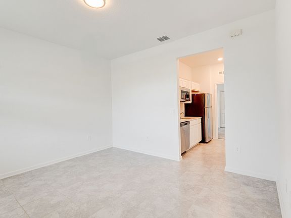 4th image of 165 Adventure Ave #B