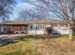 330 Hutchinson Rd, Ballwin, MO 63011