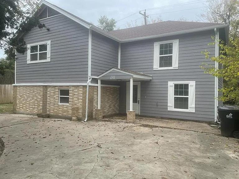 1311 Carlisle St — Photo 1