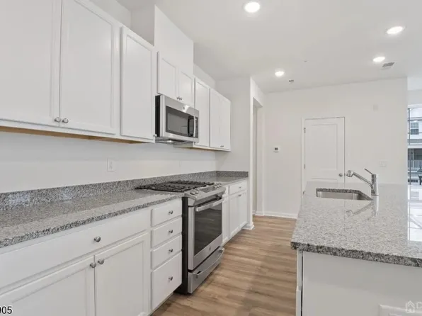 735 Station Rd #1, Dunellen, NJ 08812