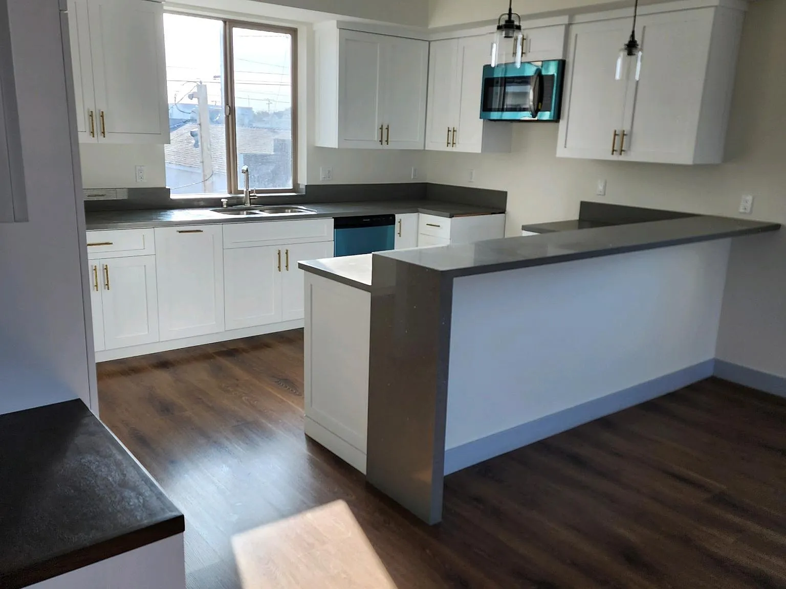 3 bed, 3.5 bath, 1700 sqft, $4,100 — Photo 3