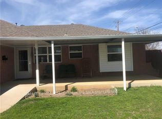 601 SW 8th St, Moore, OK 73160